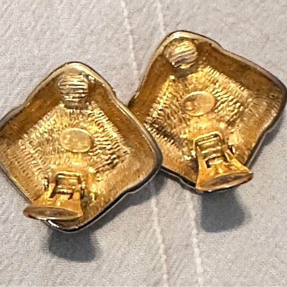 KJL EARRINGS Women Enamel Kenneth Jay Lane Clip On Faux Pearl Square Black 0631 - Picture 6 of 6